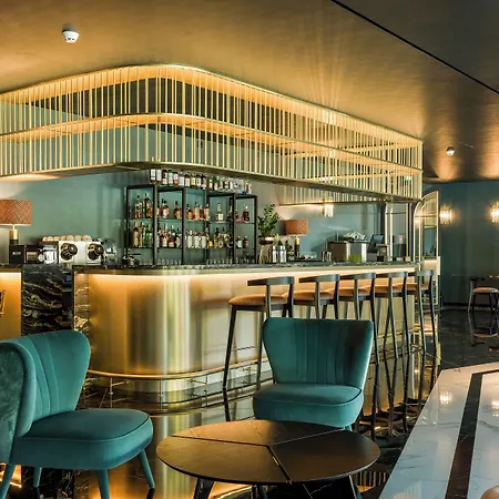 Amoure - The Leading Of The World 5* براغا